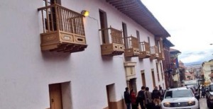 LA CASA DE URNAS