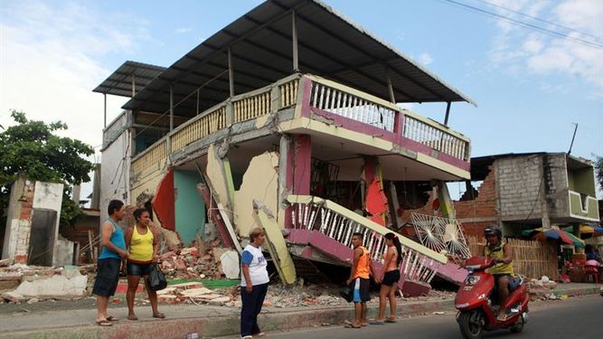 Mexico-humanitaria-poblacion-terremoto-Ecuador_910119420_11103897_667x375
